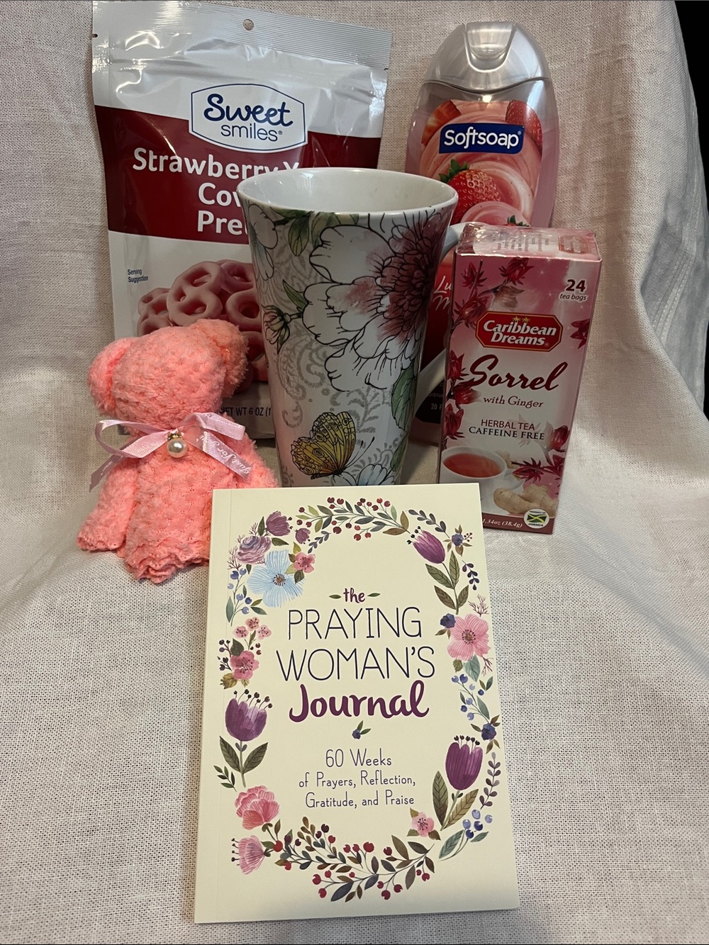 Softsoap Strawberry Bath & Relax Gift Bundle